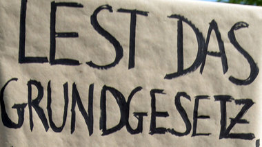 Alternativer Lekt&uuml;revorschlag f&uuml;r den BND: Demonstrant...
