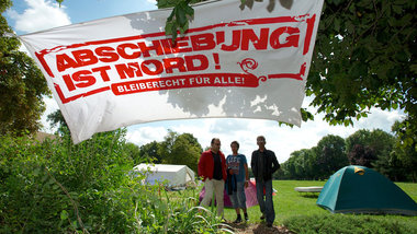 Wie hier im vergangenen Sommer protestieren Asylsuchende in Sach...