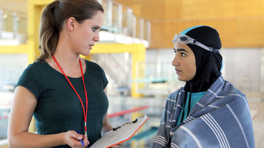 Lehrerin Martha und Schülerin Ilayda: »Die Freischwim... Lehrerin Martha und Schülerin Ilayda: »Die Freischwim...