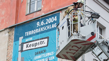 Ein Wandbild erinnert in Berlin-Kreuzberg an ein weiteres Bomben... Ein Wandbild erinnert in Berlin-Kreuzberg an ein weiteres Bomben...