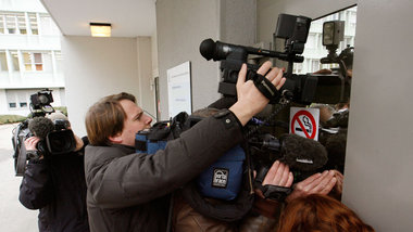 Viele Schweizer Journalisten haben die in ihrem Lande häufig übe... Viele Schweizer Journalisten haben die in ihrem Lande häufig übe...
