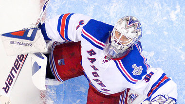 Hat jemand den Puck gesehen? Wundern sich Henrik Lundqvist (Rang...