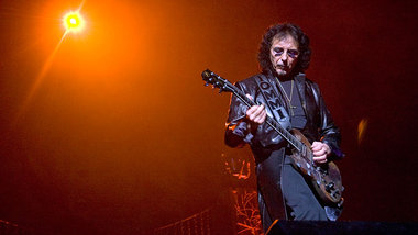 Der eigentliche Star des Konzerts: Gitarrist Tony Iommi, hier be... Der eigentliche Star des Konzerts: Gitarrist Tony Iommi, hier be...