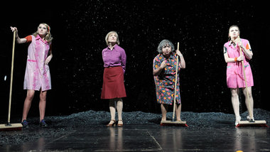 Ick dir ooch! Barbara (Mareike Beykirch), Emmi (Ruth Reinecke), ...