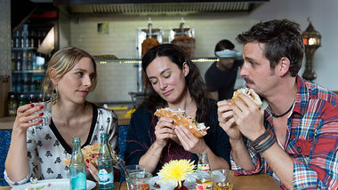 Tote essen keinen D&ouml;ner (in der Mitte die Heldin)
