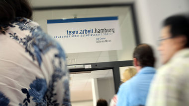 Neugier ohne Grenzen: Jobcenter in Hamburg. Wird der Wissensdurs...