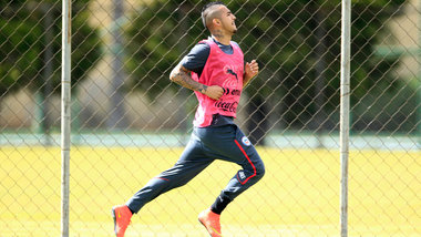Den Eiterpickeln entgegenrennen: Arturo Vidal Den Eiterpickeln entgegenrennen: Arturo Vidal