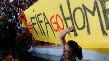 Kaum postive Effekte: Protest gegen Ausrichter der Fußball... Kaum postive Effekte: Protest gegen Ausrichter der Fußball...