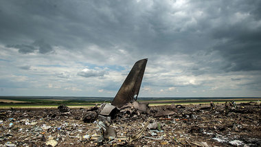 Reste des &uuml;ber Lugansk abgeschossenen Milit&auml;rflugzeugs