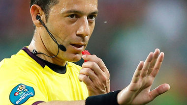 Gegen Angstgegner Mexiko komplettiert der türkische Referee Cune... Gegen Angstgegner Mexiko komplettiert der türkische Referee Cune...