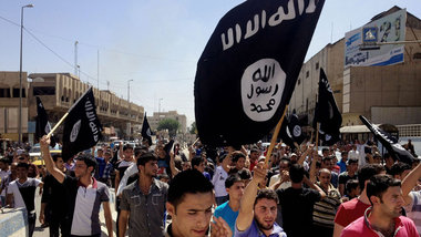 Unter dem schwarzen ISIL-Banner: Jubel in Mossul am Montag &amp;...