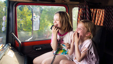 90er-Revival? &raquo;Mini Playback Show&laquo;! Titelfigur (l.) ...