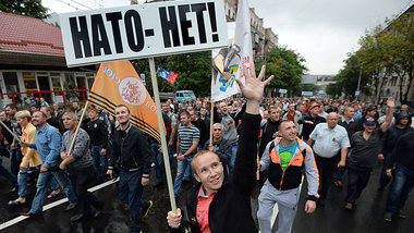 Bergarbeiter in Donezk demonstrieren am Mittwoch gegen die Angri...