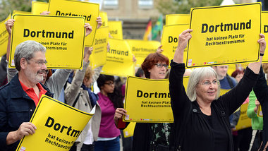 B&uuml;rgerprotest vor dem Dortmunder Rathaus am 18. Juni