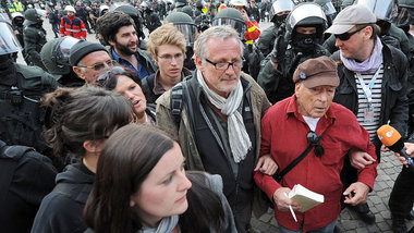 Den Dagobert Ducks die rote Karte zeigen: Konstantin Wecker (Mit...