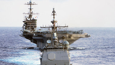 Militärmacht mit globalem Machtanspruch: Das US-Kriegsschiff »Mo...