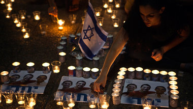 Trauer in Tel Aviv am Montag abend um die drei get&amp;ouml;tete...