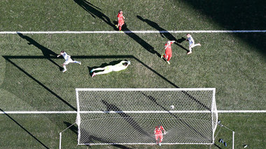 Rote Bollen nach dem Tor von Angel Di Maria (118. Minute) auf de... Rote Bollen nach dem Tor von Angel Di Maria (118. Minute) auf de...