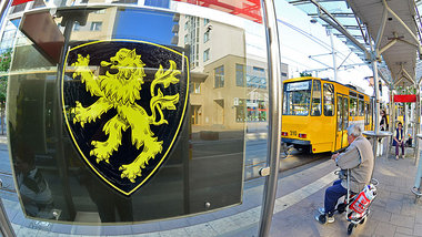 Geraer Stadtwappen an einer Haltestelle im Zentrum: Am 3. Juli s... Geraer Stadtwappen an einer Haltestelle im Zentrum: Am 3. Juli s...