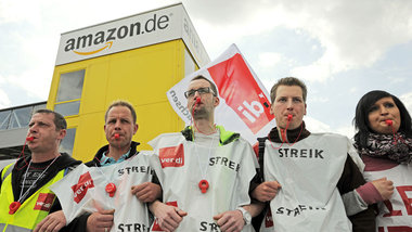 Seit &uuml;ber einem Jahr k&auml;mpfen Amazon-Besch&auml;ftigte ...