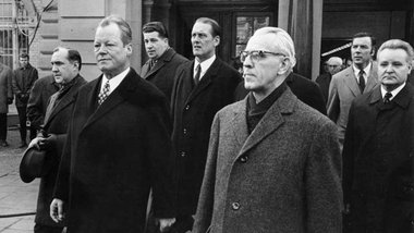 Treffen sich Willy und Willi in Erfurt: Brandt (l.) und Stoph (r...
