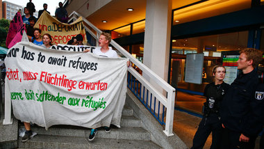&raquo;Wer Krieg verbreitet, mu&szlig; Fl&uuml;chtlinge erwarten...