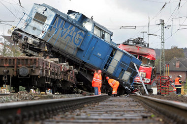 Zugunfälle wie dieser (1. November 2006 bei Kassel) könnten sich...