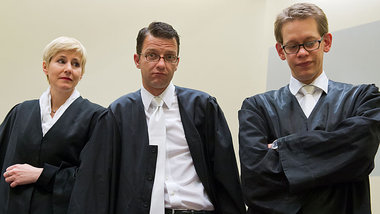 Sturm, Stahl und Heer f&uuml;r Beate Zsch&auml;pe? Vielleicht ni...