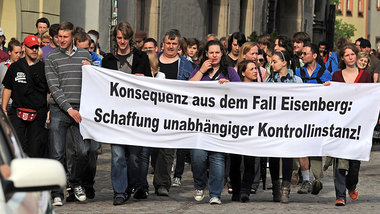 &raquo;Polizeiliche Notwehr&laquo; mit 16 Sch&uuml;ssen &ndash; ...