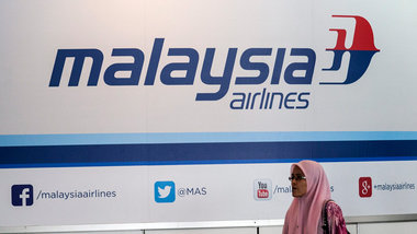 Eine Passagiermaschine der malaysischen Luftfahrtgesellschaft so...