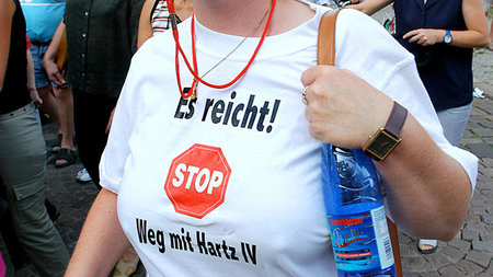 Proteste schon vor zehn Jahren, &shy;Demonstrantin 2004 in Magde...