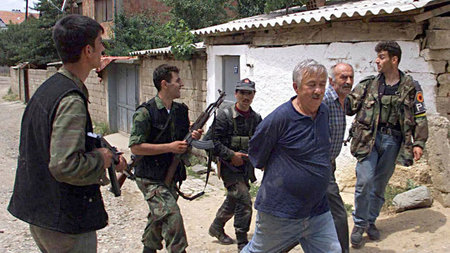 Am 13. Juni 1999 besetzten deutsche Truppen die Stadt Pizren im ...