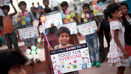Kampf dem Hunger: Indische Kinder bei einem weltweiten Aktionsta...
