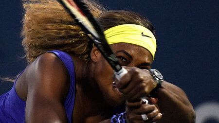 Serena Williams (oben) in ihrem Match gegen Ana Ivanovic in Stan...