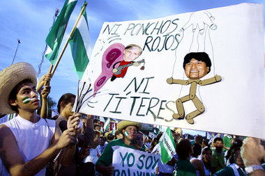 »Keine roten Ponchos, keine Marionetten« – Proteste der rechten ...