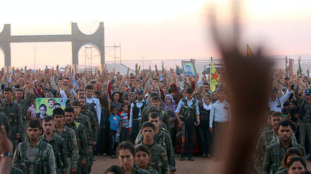 Angeh&ouml;rige der kurdischen Volksverteidigungseinheiten (YPG)...