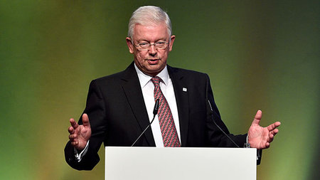 Staat-Kapital-Verflechtung (1): Der ehemalige hessische Minister...