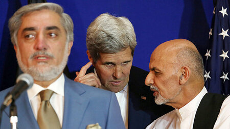 Abdullah Abdullah, John Kerry und Aschraf Ghani (v.l.n.r.) am Fr...