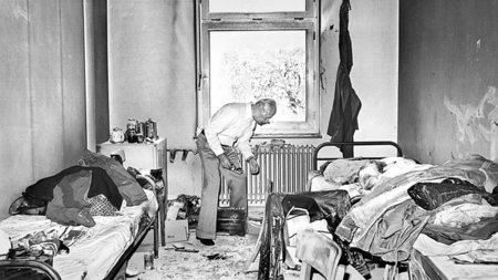 Zwei Menschen starben nach einem Anschlag auf ein vietnamesische... Zwei Menschen starben nach einem Anschlag auf ein vietnamesische...