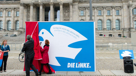 Antikriegsaktion der Linkspartei mit den Parteivorsitzenden Katj... Antikriegsaktion der Linkspartei mit den Parteivorsitzenden Katj...