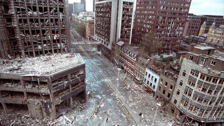 Demonstration ihrer Schlagkraft: Die IRA ließ am 24. April 1992 ...