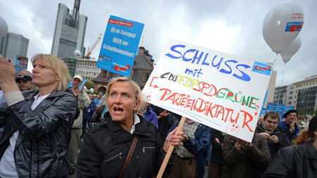 Zwischen AfD und der Neuen Rechten gibt es eine Reihe programmat... Zwischen AfD und der Neuen Rechten gibt es eine Reihe programmat...