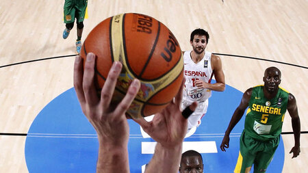Wie man Moral bricht: Pau Gasol beim Korblegerlandeanflug gegen ... Wie man Moral bricht: Pau Gasol beim Korblegerlandeanflug gegen ...