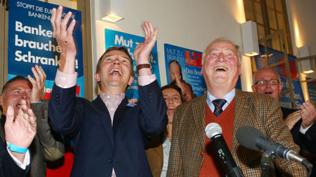 AfD im H&amp;ouml;henrausch: Parteichef Bernd Lucke (i.) und sei...