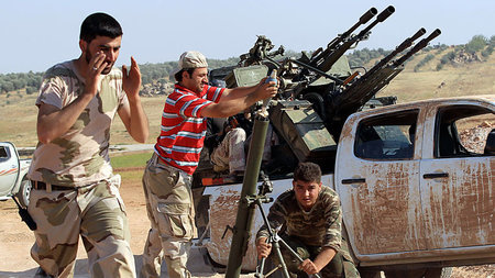 FSA-Kämpfer, hier in Idlib bei einem Mörserangriff, ge... FSA-Kämpfer, hier in Idlib bei einem Mörserangriff, ge...