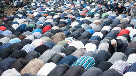 Deutschlandweit predigten am Freitag Imame gegen den IS-Terror (...