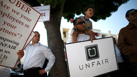 Prekarisierung: Protestaktion von Uber-Fahrern gegen miese Arbei...