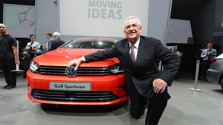 Bei dem Gehalt kann man auch mal niederknien: VW-Chef Martin Win... Bei dem Gehalt kann man auch mal niederknien: VW-Chef Martin Win...