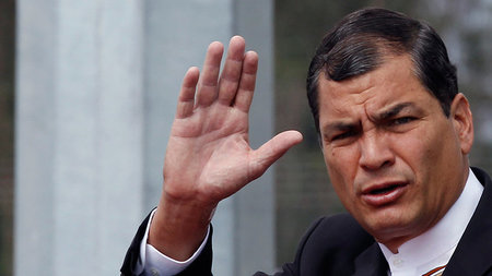 Ecuadors Präsident Rafael Correa winkt, der Entwicklungsagentur ... Ecuadors Präsident Rafael Correa winkt, der Entwicklungsagentur ...