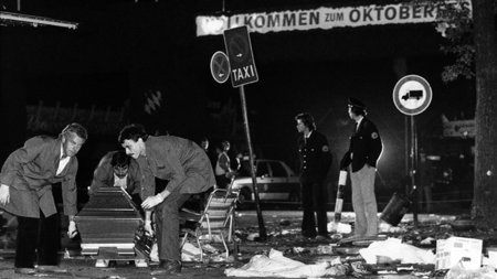 13 Tote, mehr als 200 Verletzte: Bild der Verwüstung am Abe... 13 Tote, mehr als 200 Verletzte: Bild der Verwüstung am Abe...